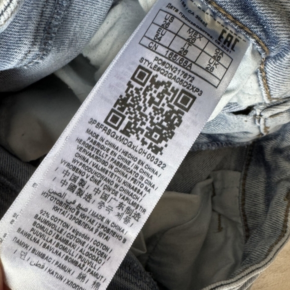 Guess Cropped Light Blue Ankle Jeans - Picture 6 of 7